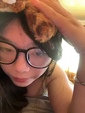 Snapshot of AZ37866 chatting on October 14, 1:50 am AZ37866 online show from October 14, 1:50 am