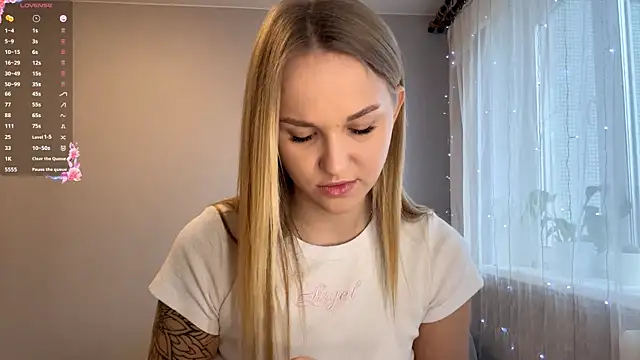 TanekaBoitel online show from December 2, 11:26 am