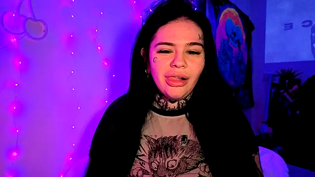 Snapshot of hollyhexbomb chatting on October 18, 7:47 pm hollyhexbomb online show from October 18, 7:47 pm