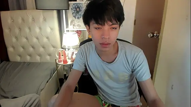 Snapshot of jayxxxlovescock chatting on May 19, 11:00 pm jayxxxlovescock online show from May 19, 11:00 pm