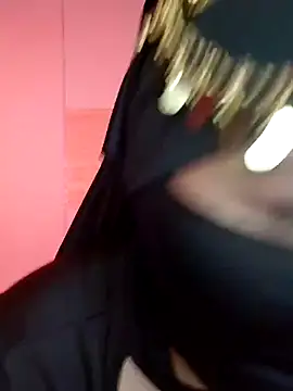 Snapshot of sahara1_ chatting on October 12, 10:58 am sahara1 online show from October 12, 10:58 am