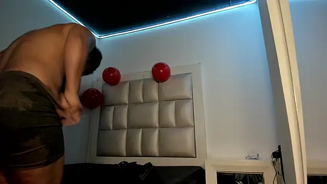 peyton  wat online show from April 23, 12:04 pm