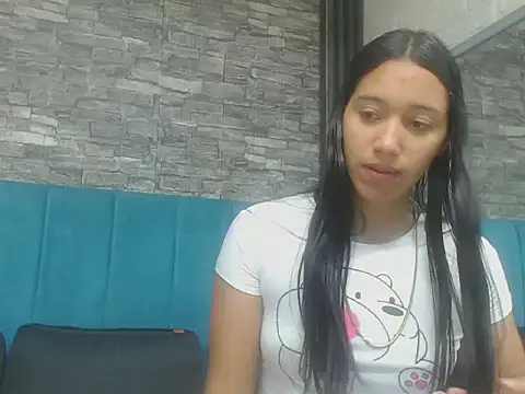 Snapshot of Lil_Rose2006 chatting on October 8, 12:47 pm Lil Rose2006 online show from October 8, 12:47 pm