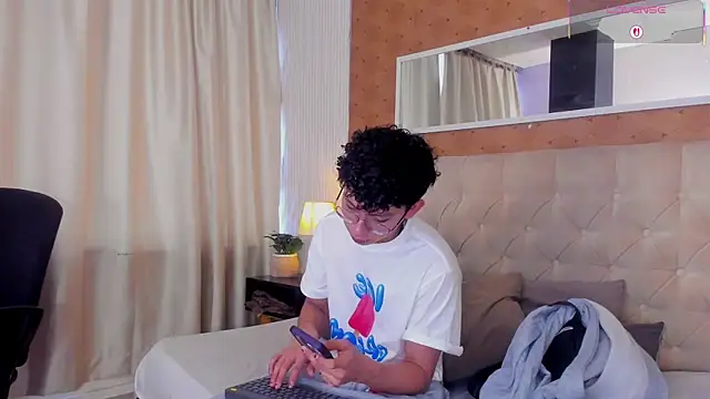 liam twiink online show from January 13, 7:30 pm