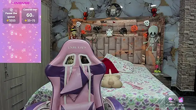 Snapshot of Diosa67 chatting on October 25, 12:40 am Diosa67 online show from October 25, 12:40 am