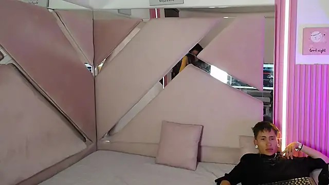 oblivionlove online show from October 6, 7:55 pm