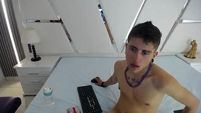 oblivionlove online show from April 21, 9:50 pm