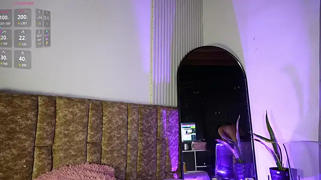 Missdionne curly online show from April 8, 11:10 am