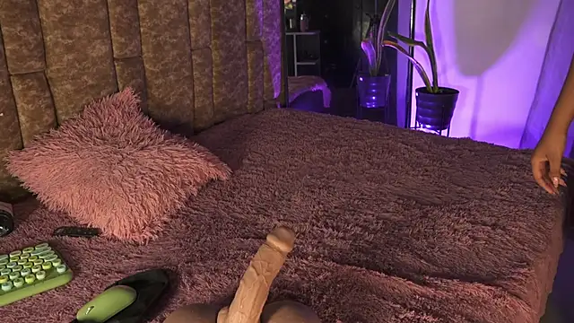 Missdionne curly online show from April 21, 11:27 am