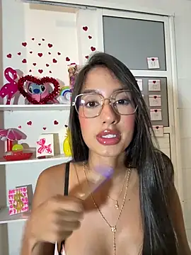 Julieta Duque online show from February 8, 2:15 am