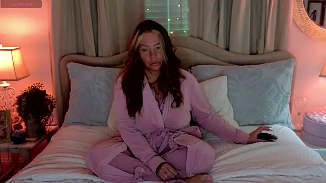 STIFFLERSMOMM online show from April 25, 11:35 am