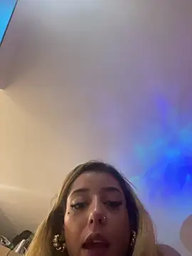 MoniUribe online show from October 1, 4:18 am