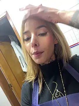 MoniUribe online show from October 14, 4:57 am