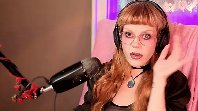 tacodeluxxxe online show from March 12, 2:18 am