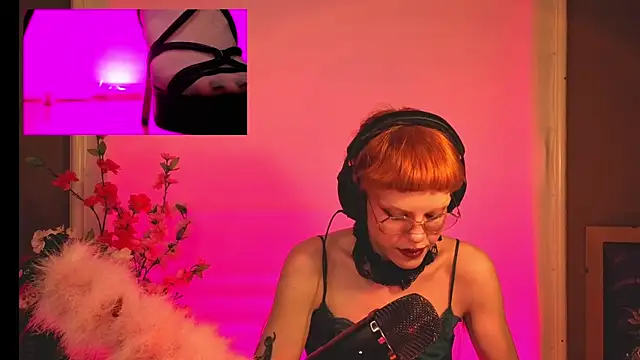 tacodeluxxxe online show from April 21, 4:19 am