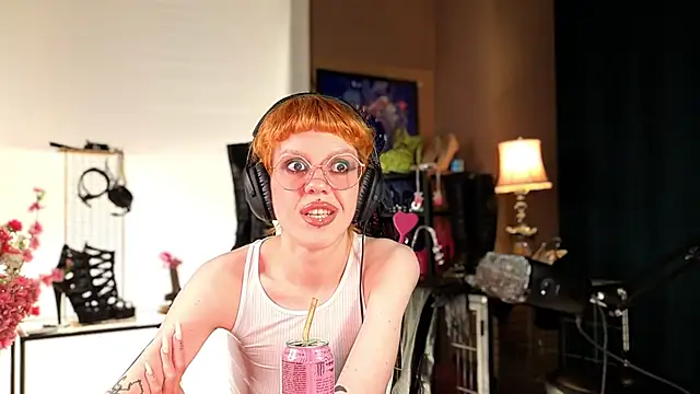 Snapshot of tacodeluxxxe chatting on May 8, 9:20 pm tacodeluxxxe online show from May 8, 9:20 pm