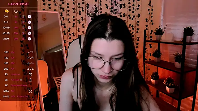 Snapshot of LinaBlossom_ chatting on June 3, 3:53 am LinaBlossom online show from June 3, 3:53 am