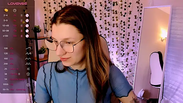 Snapshot of LinaBlossom_ chatting on June 12, 2:10 am LinaBlossom online show from June 12, 2:10 am
