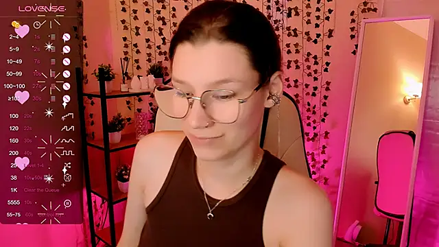 Snapshot of LinaBlossom_ chatting on June 13, 3:15 am LinaBlossom online show from June 13, 3:15 am