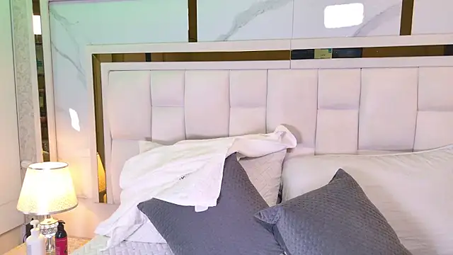 samanthaa sm online show from December 19, 12:01 pm