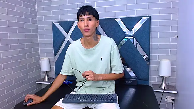 Daniel delux  online show from October 25, 1:29 pm