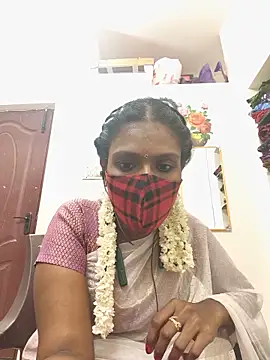 Snapshot of Tamil_Yalini12 chatting on June 6, 5:50 pm Tamil Yalini12 online show from June 6, 5:50 pm