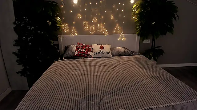 AlinaLiii online show from December 17, 9:10 pm