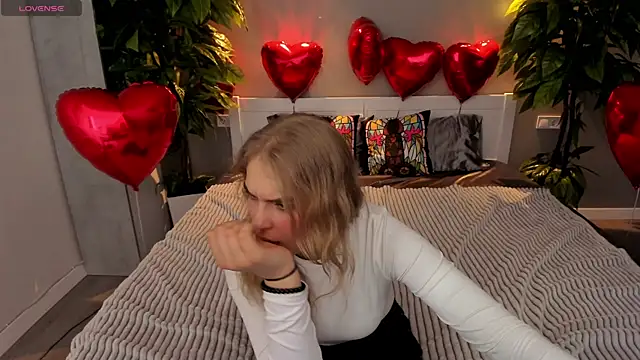 AlinaLiii online show from February 12, 8:26 pm