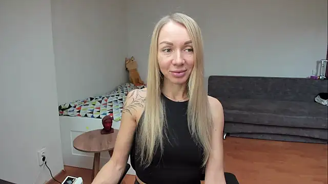 AlisiaCat online show from April 22, 6:49 am