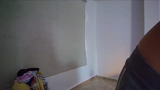 Snapshot of Julieta_Rose19 chatting on October 7, 10:29 pm Julieta Rose19 online show from October 7, 10:29 pm