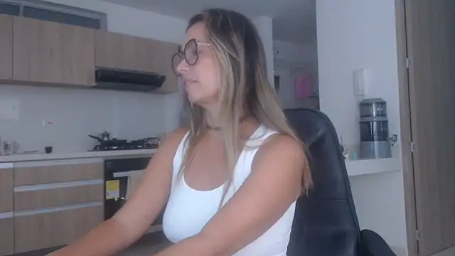 LovePaula online show from November 24, 12:38 pm