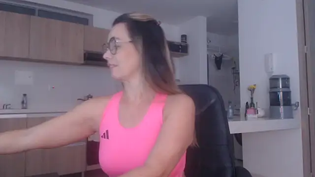 LovePaula online show from March 11, 11:00 pm