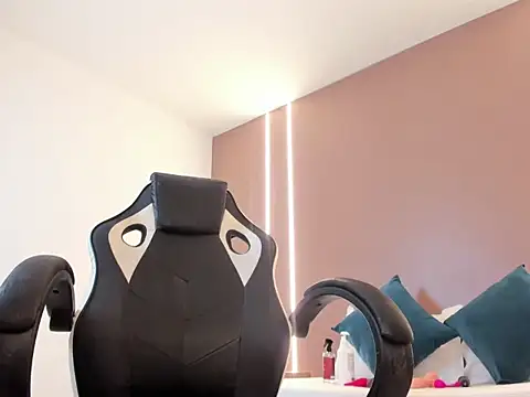 zoee zi online show from March 14, 8:36 pm