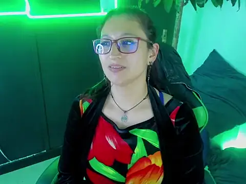 Snapshot of VictoriaSpenser chatting on November 2, 2:03 am VictoriaSpenser online show from November 2, 2:03 am