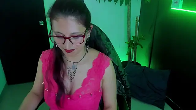 Snapshot of VictoriaSpenser chatting on November 13, 8:19 pm VictoriaSpenser online show from November 13, 8:19 pm