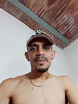 LATINO27CM online show from October 7, 8:06 pm