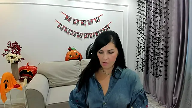 Snapshot of Moon_Veloure1 chatting on October 16, 3:29 am Moon Veloure1 online show from October 16, 3:29 am