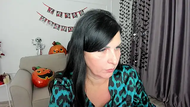 Snapshot of Moon_Veloure1 chatting on October 19, 3:29 am Moon Veloure1 online show from October 19, 3:29 am