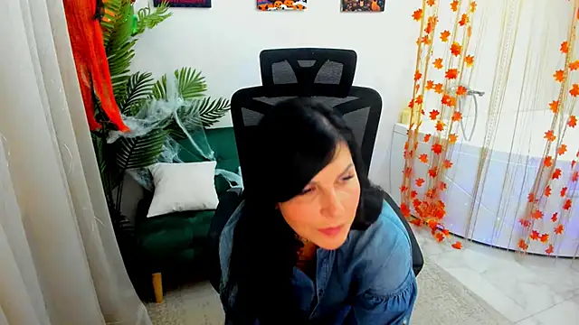 Snapshot of Moon_Veloure1 chatting on October 20, 4:46 am Moon Veloure1 online show from October 20, 4:46 am