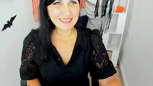 Snapshot of Moon_Veloure1 chatting on October 22, 12:05 pm Moon Veloure1 online show from October 22, 12:05 pm