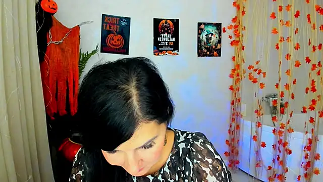 Snapshot of Moon_Veloure1 chatting on October 26, 12:00 pm Moon Veloure1 online show from October 26, 12:00 pm