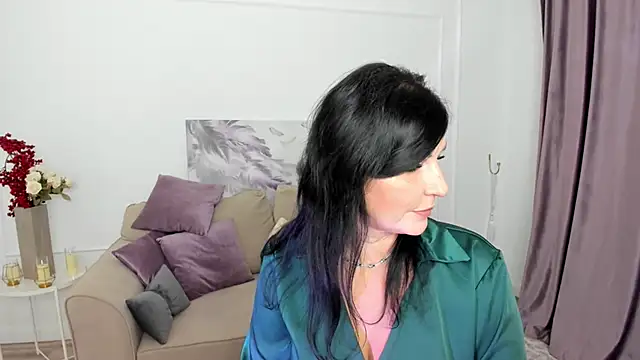 Snapshot of Moon_Veloure1 chatting on November 21, 3:49 am Moon Veloure1 online show from November 21, 3:49 am