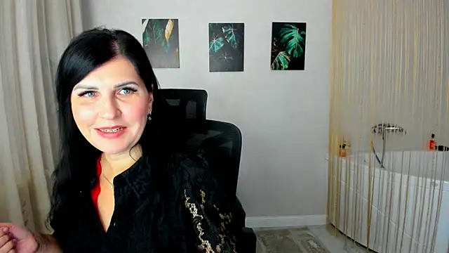 Snapshot of Moon_Veloure1 chatting on November 24, 3:50 am Moon Veloure1 online show from November 24, 3:50 am