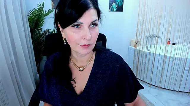 Snapshot of Moon_Veloure1 chatting on November 27, 3:30 am Moon Veloure1 online show from November 27, 3:30 am