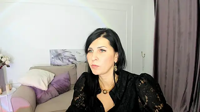 Snapshot of Moon_Veloure1 chatting on December 2, 3:12 am Moon Veloure1 online show from December 2, 3:12 am