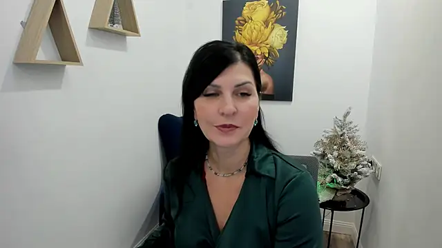 Snapshot of Moon_Veloure1 chatting on December 4, 3:05 am Moon Veloure1 online show from December 4, 3:05 am