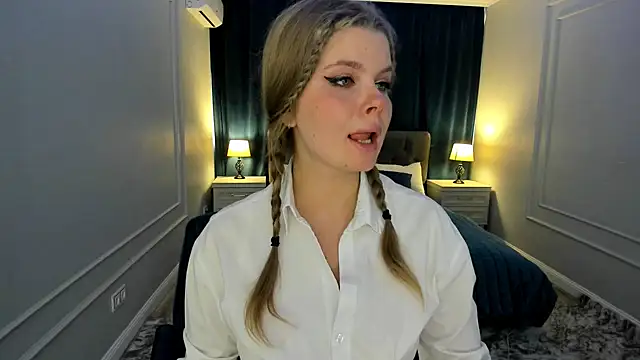 Snapshot of WildeDesiree chatting on October 9, 12:03 pm WildeDesiree online show from October 9, 12:03 pm