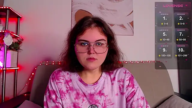 Snapshot of chatting on December 5, 3:26 am online show from December 5, 3:26 am