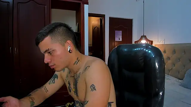 wildthor26 online show from September 29, 4:06 am