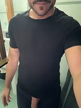 Snapshot of giovan2020 chatting on November 9, 9:07 am giovan2020 online show from November 9, 9:07 am